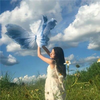 豪门千金被曝出道颜值引争议，连续多日时装周T台画面流出